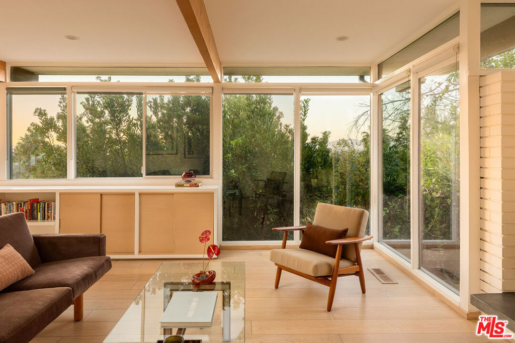 11526 Laurelcrest Drive, Studio City, CA 91604
