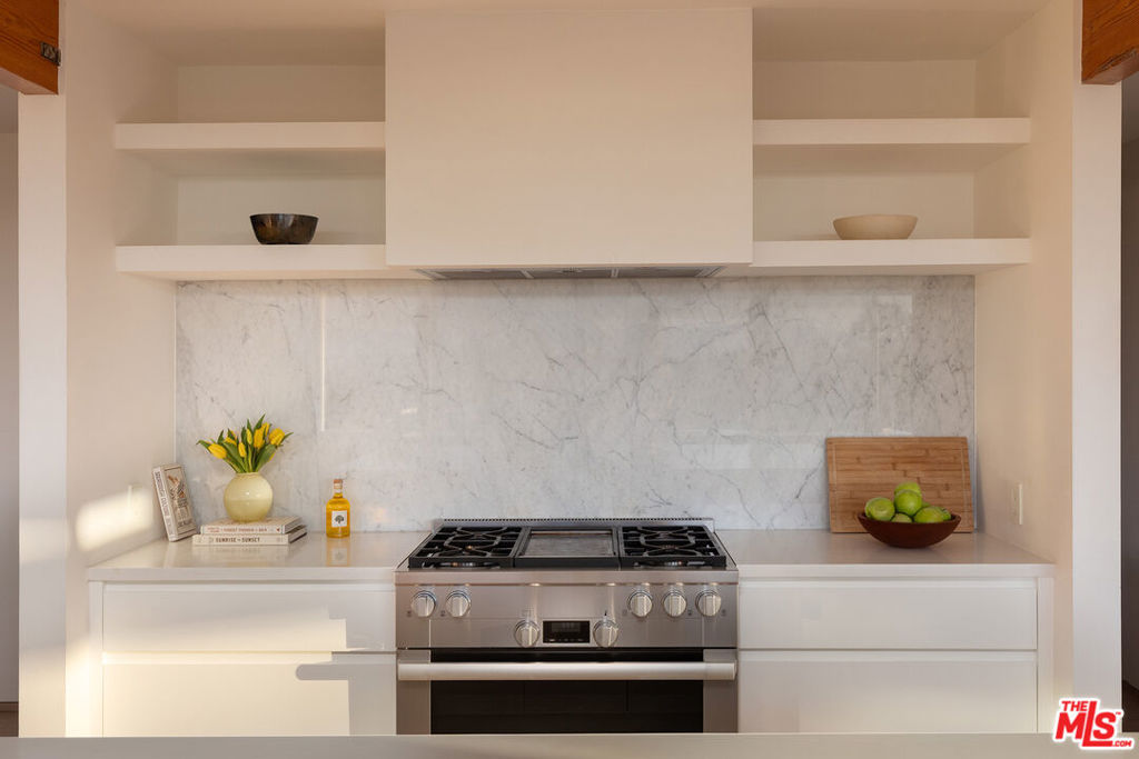 11526 Laurelcrest Drive, Studio City, CA 91604