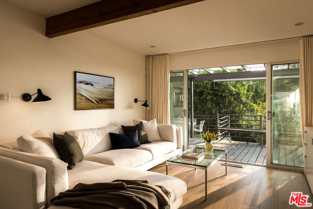 11526 Laurelcrest Drive, Studio City, CA 91604