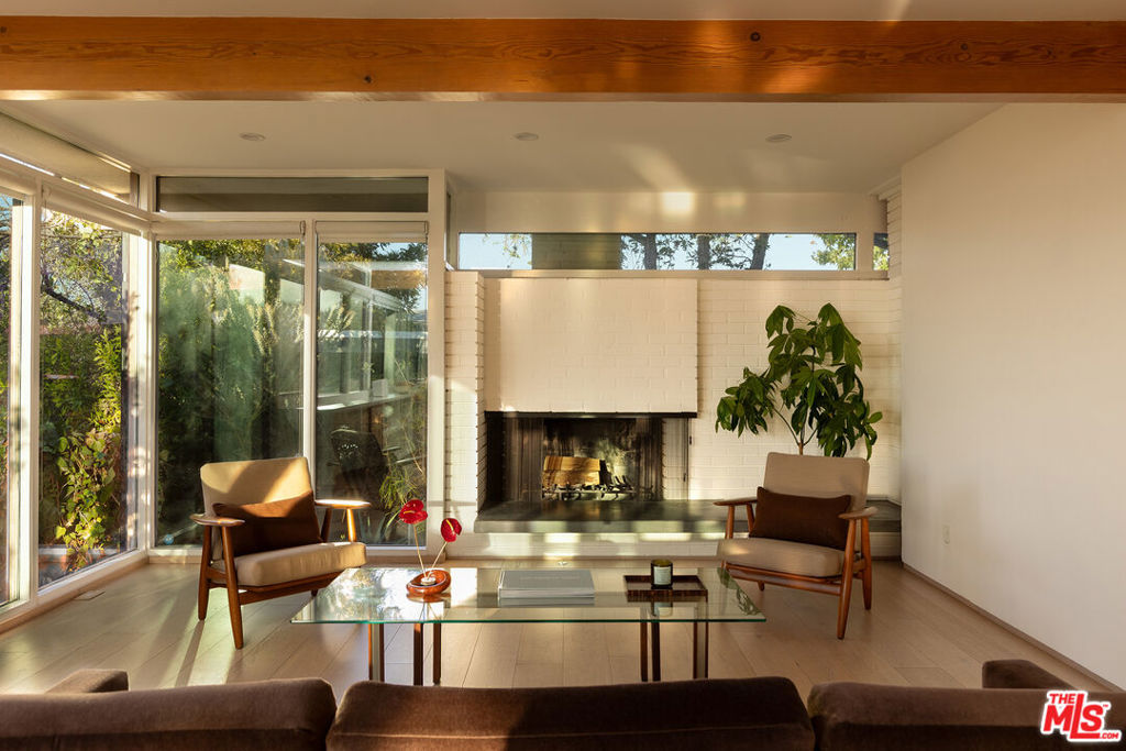 11526 Laurelcrest Drive, Studio City, CA 91604