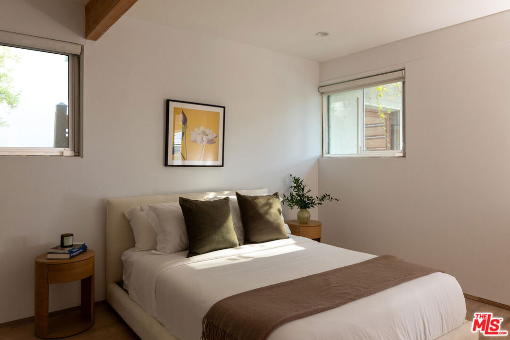 11526 Laurelcrest Drive, Studio City, CA 91604