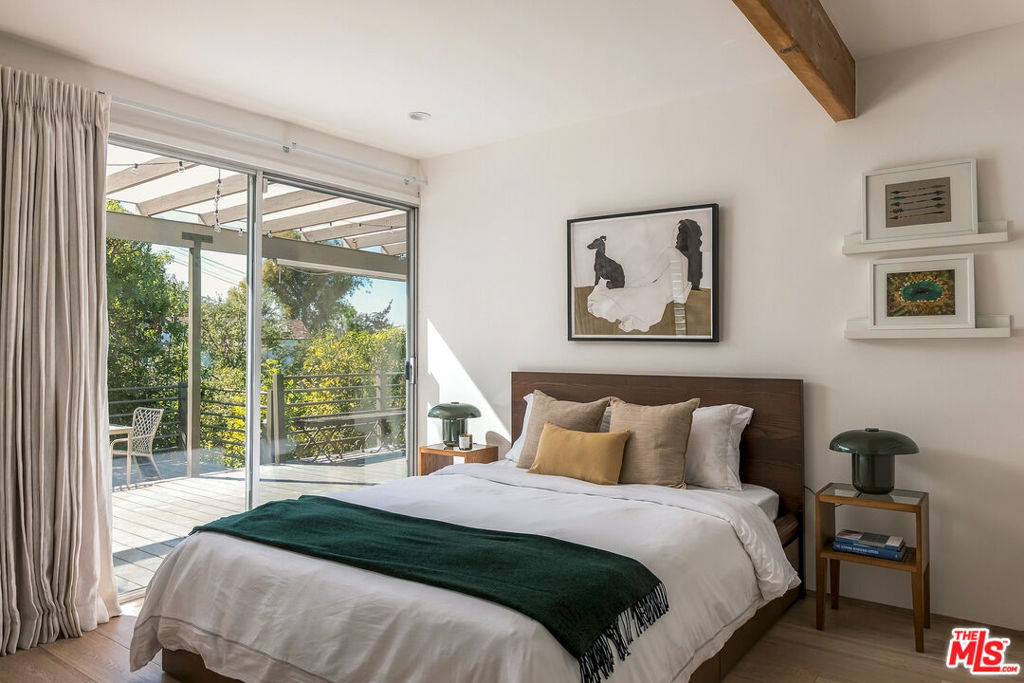 11526 Laurelcrest Drive, Studio City, CA 91604
