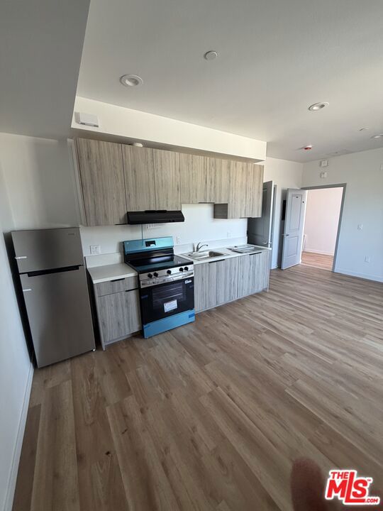 1432 E 25th Street, Los Angeles, CA 90011 1432 E 25th Street, Los Angeles, CA 90011