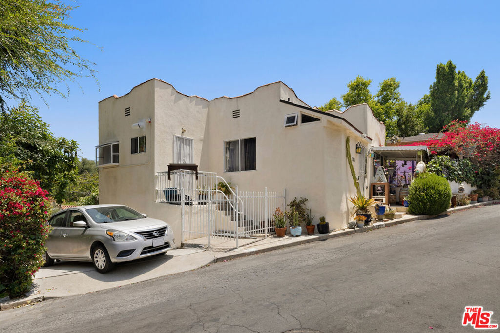 3125 Berkeley Circle, Los Angeles, CA 90026
