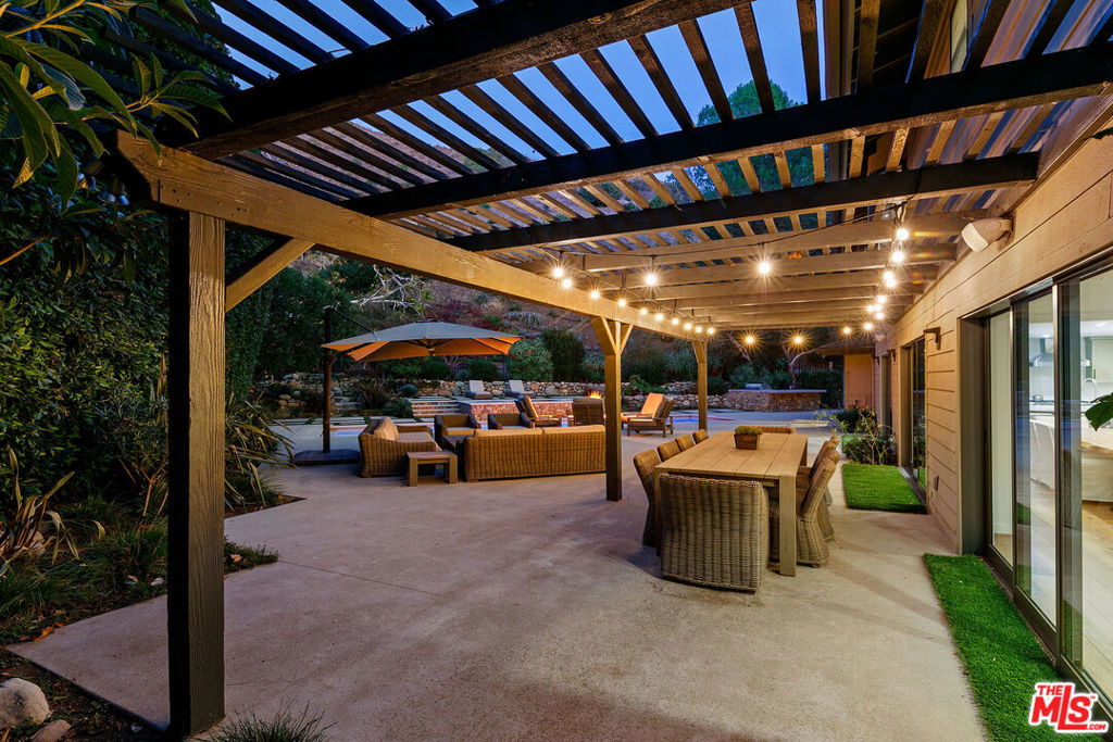 30601 Las Estrellas Drive, Malibu, CA 90265