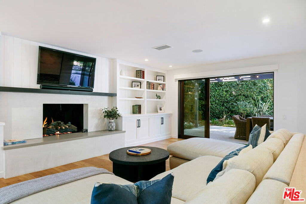 30601 Las Estrellas Drive, Malibu, CA 90265