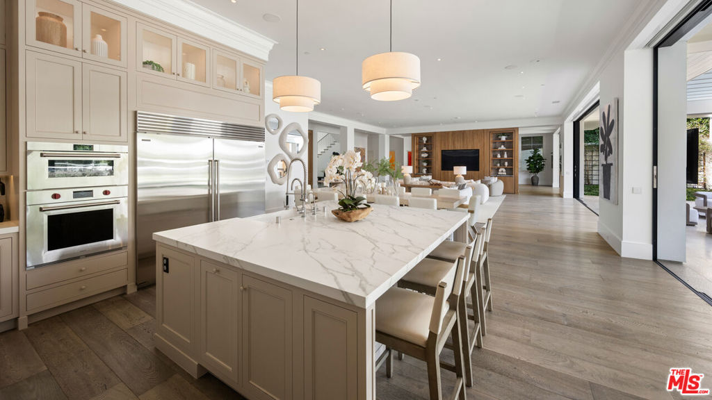 807 Cinthia Street, Beverly Hills, CA 90210