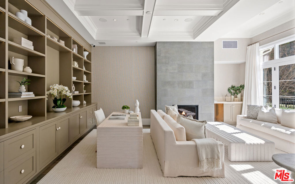 807 Cinthia Street, Beverly Hills, CA 90210