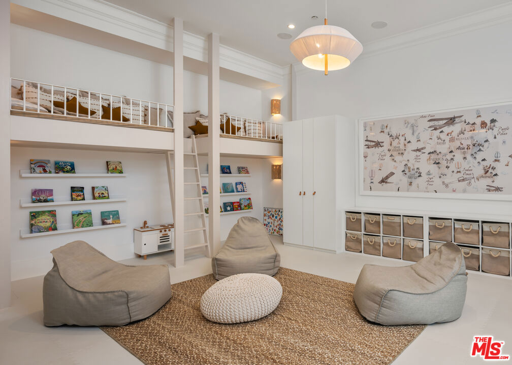 807 Cinthia Street, Beverly Hills, CA 90210