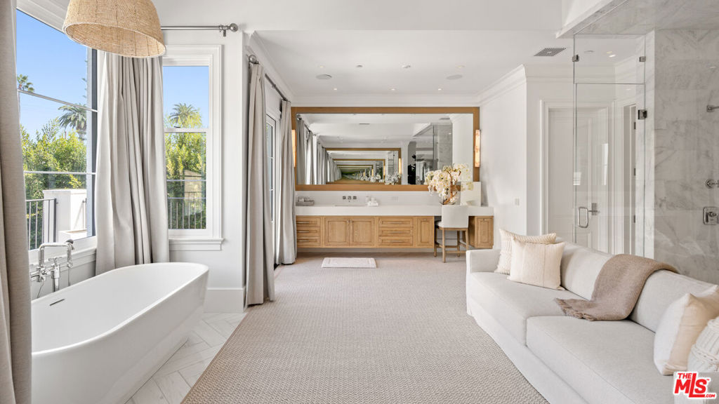 807 Cinthia Street, Beverly Hills, CA 90210