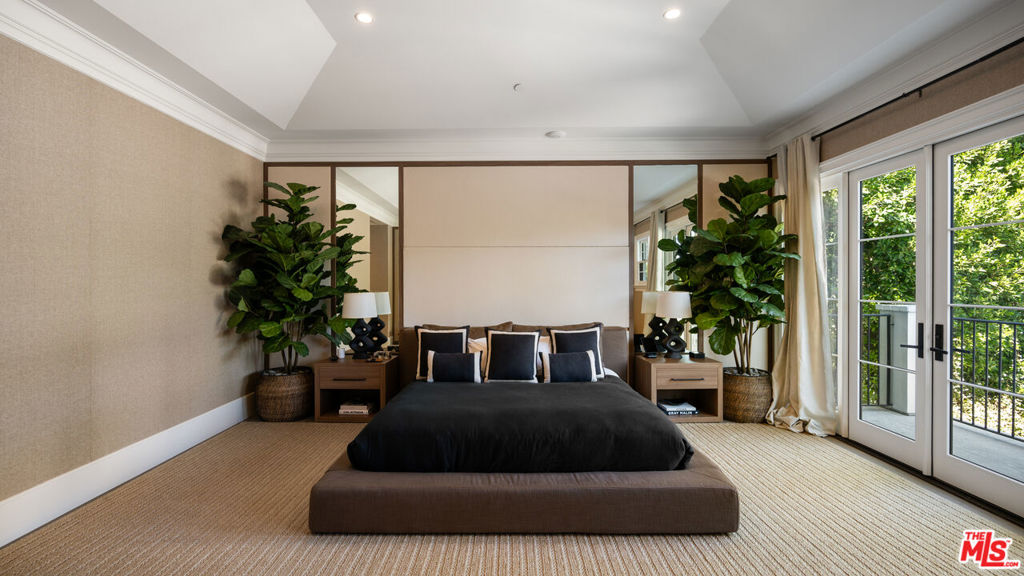 807 Cinthia Street, Beverly Hills, CA 90210