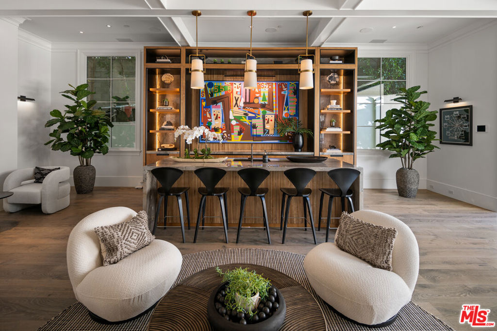 807 Cinthia Street, Beverly Hills, CA 90210