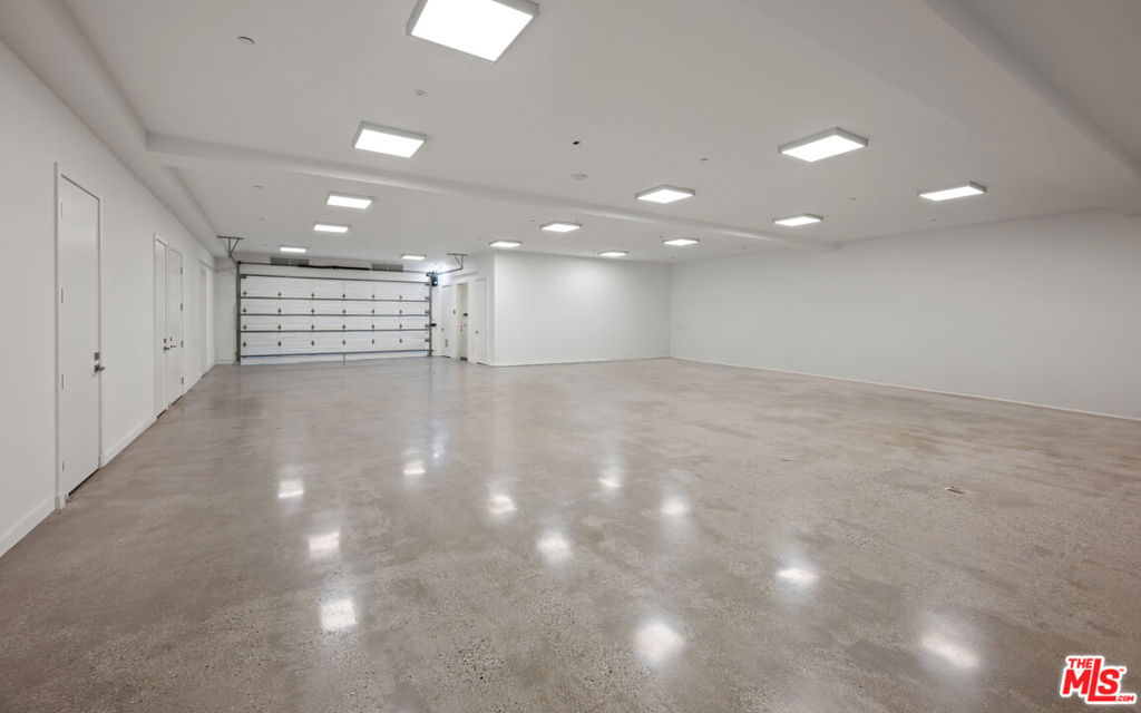 807 Cinthia Street, Beverly Hills, CA 90210