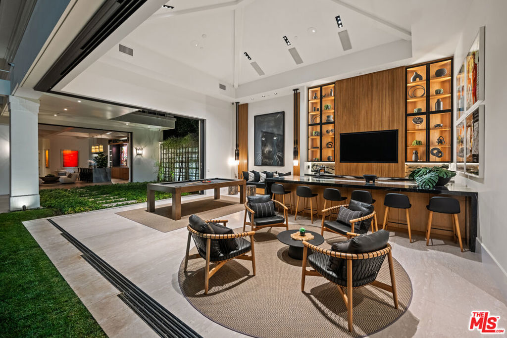 807 Cinthia Street, Beverly Hills, CA 90210