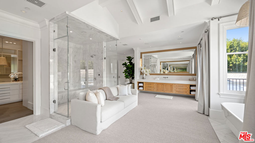 807 Cinthia Street, Beverly Hills, CA 90210
