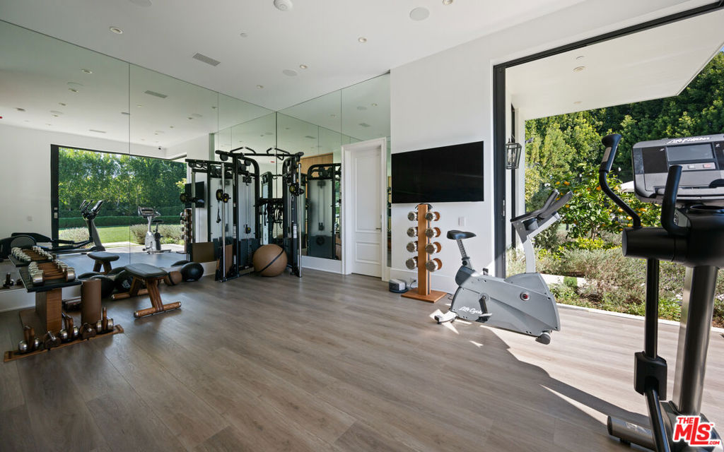807 Cinthia Street, Beverly Hills, CA 90210