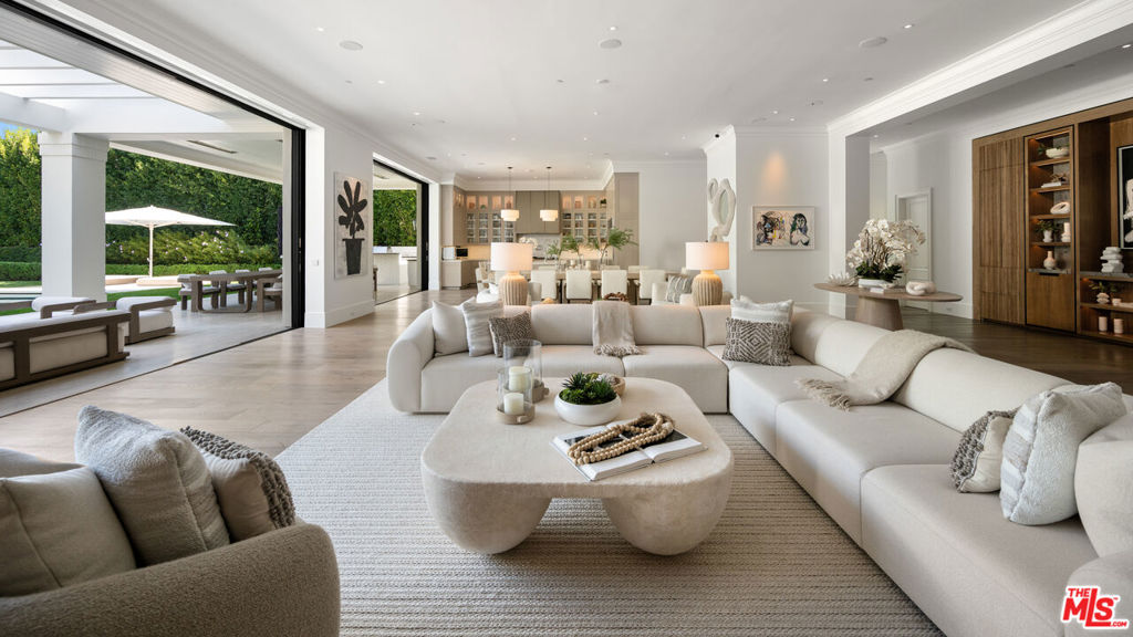 807 Cinthia Street, Beverly Hills, CA 90210 807 Cinthia Street, Beverly Hills, CA 90210