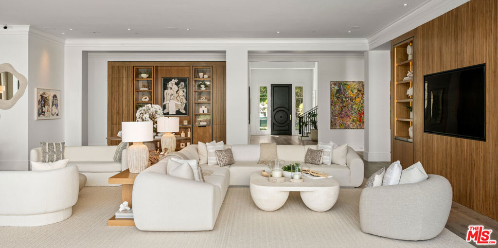 807 Cinthia Street, Beverly Hills, CA 90210