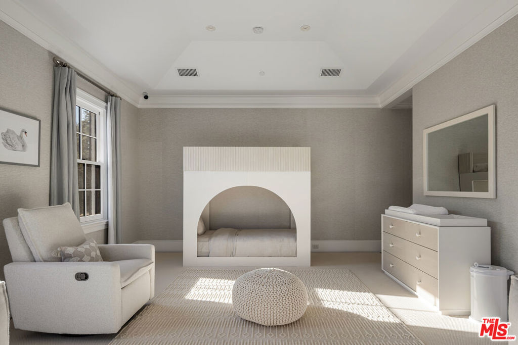 807 Cinthia Street, Beverly Hills, CA 90210