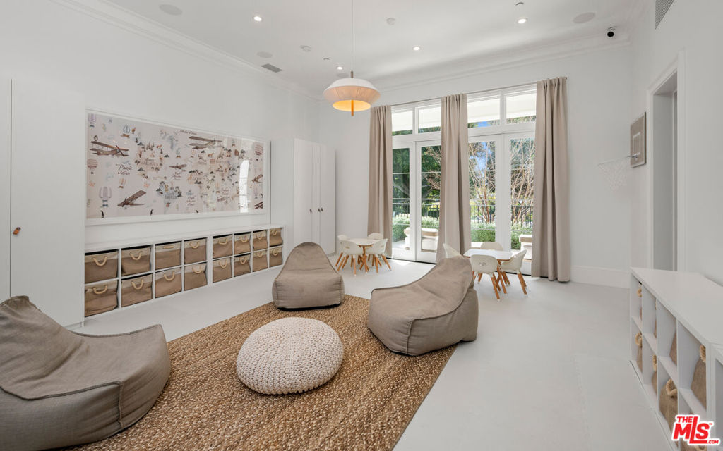 807 Cinthia Street, Beverly Hills, CA 90210