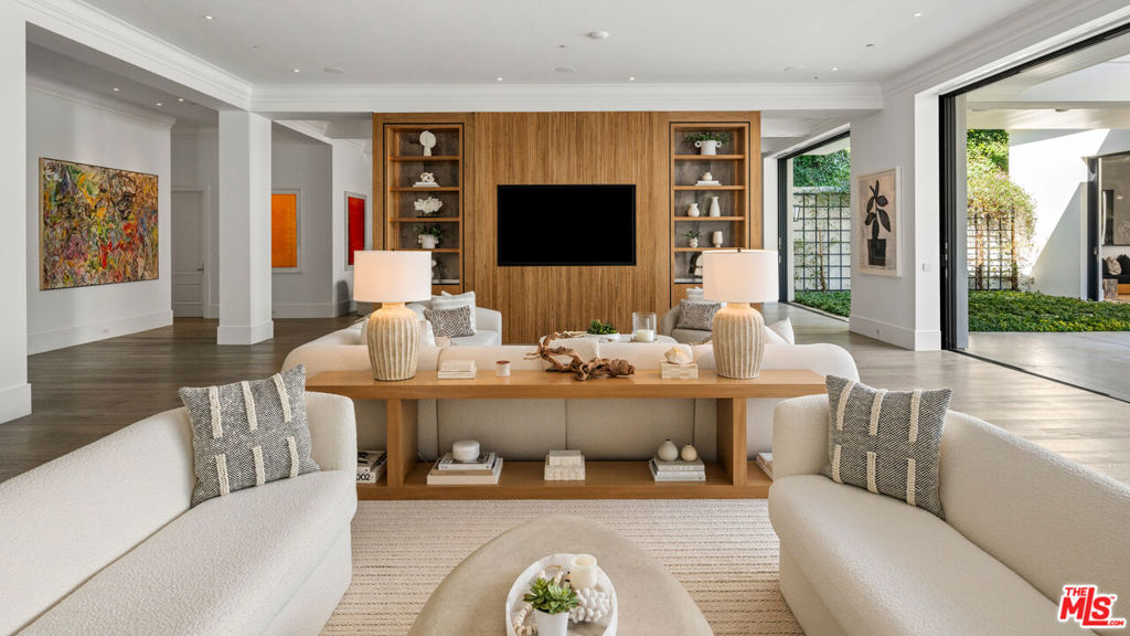 807 Cinthia Street, Beverly Hills, CA 90210