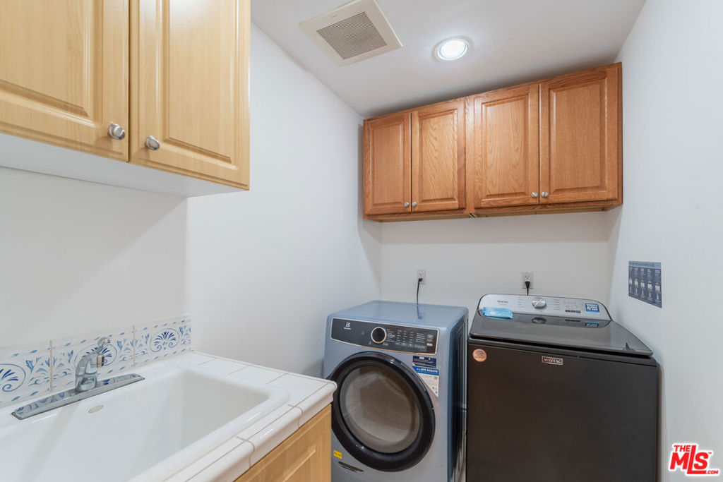 1425 N Tigertail Road, Los Angeles, CA 90049