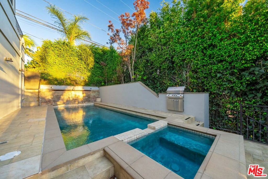 1425 N Tigertail Road, Los Angeles, CA 90049