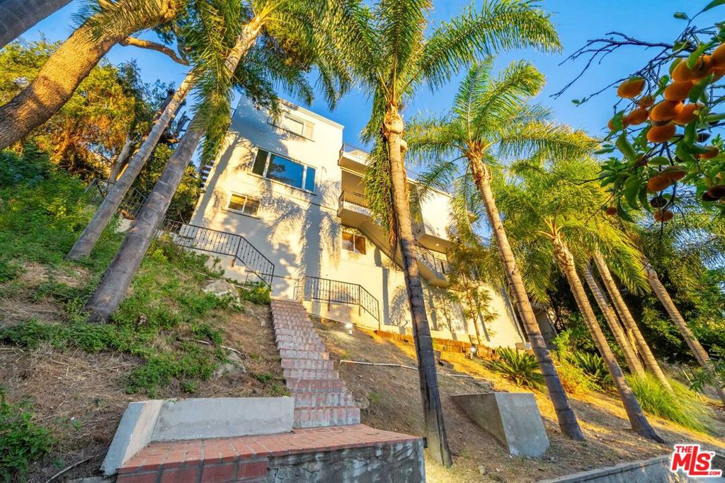 1425 N Tigertail Road, Los Angeles, CA 90049