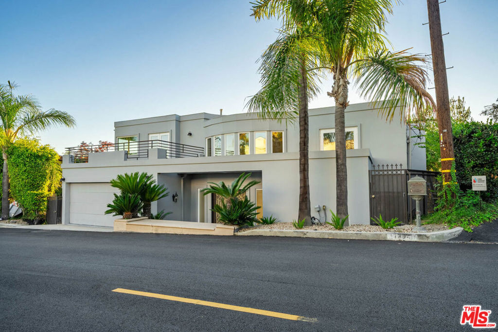1425 N Tigertail Road, Los Angeles, CA 90049