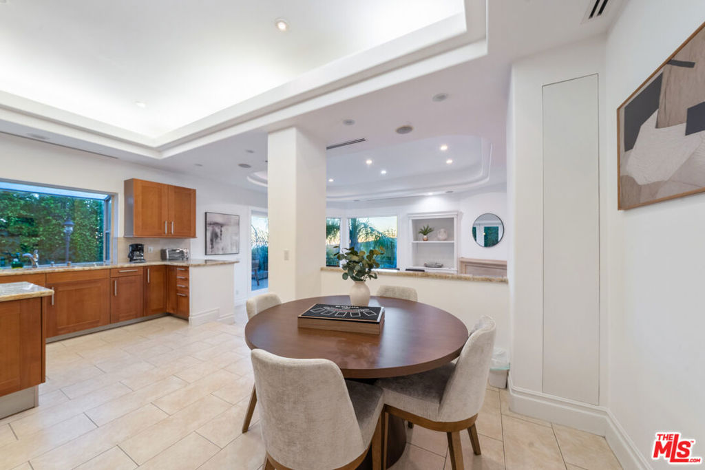1425 N Tigertail Road, Los Angeles, CA 90049