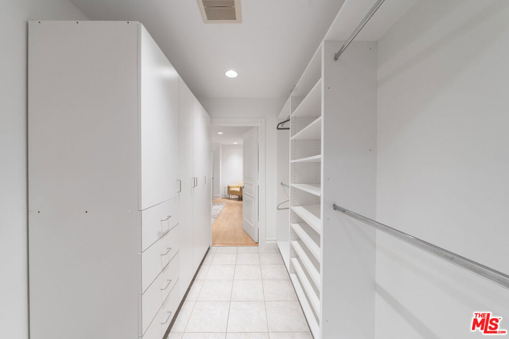 1425 N Tigertail Road, Los Angeles, CA 90049
