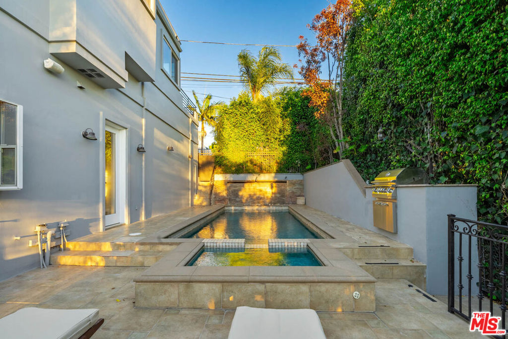 1425 N Tigertail Road, Los Angeles, CA 90049