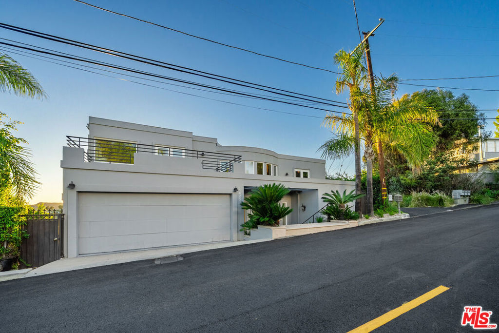 1425 N Tigertail Road, Los Angeles, CA 90049 1425 N Tigertail Road, Los Angeles, CA 90049