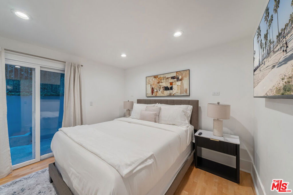 1425 N Tigertail Road, Los Angeles, CA 90049