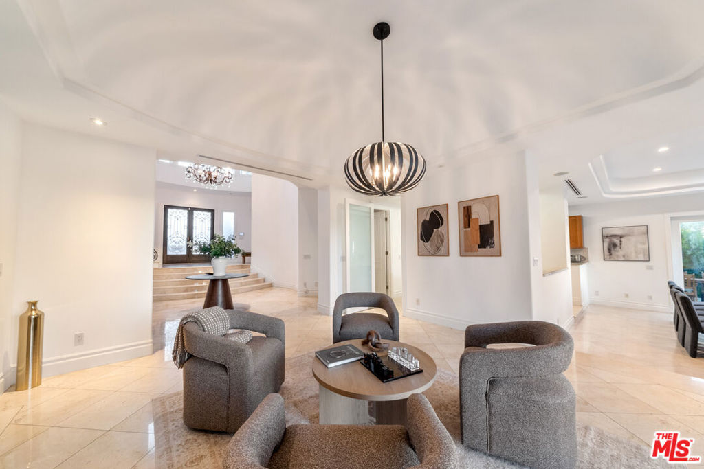 1425 N Tigertail Road, Los Angeles, CA 90049 1425 N Tigertail Road, Los Angeles, CA 90049