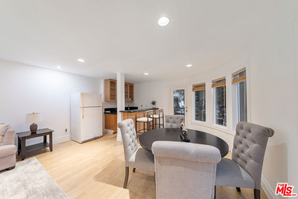 1425 N Tigertail Road, Los Angeles, CA 90049