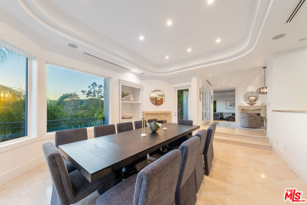 1425 N Tigertail Road, Los Angeles, CA 90049 1425 N Tigertail Road, Los Angeles, CA 90049
