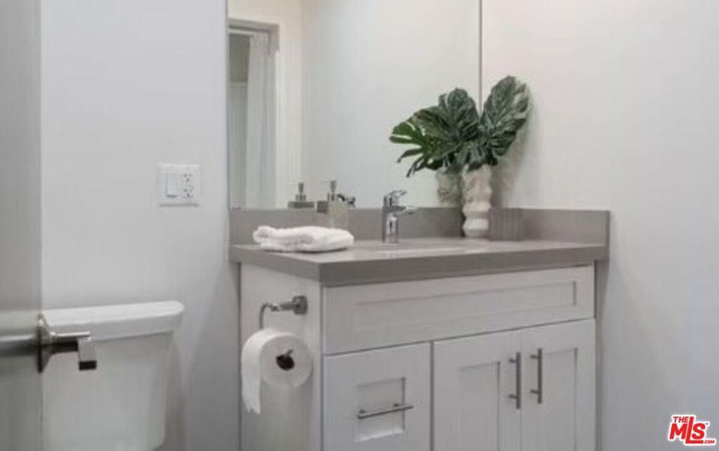 13223 Moorpark Street, Sherman Oaks, CA 91423