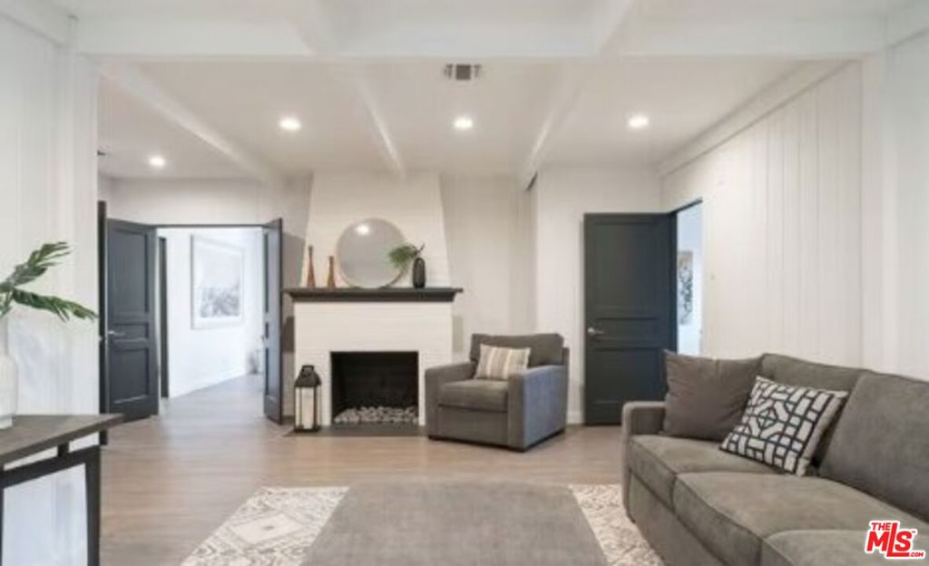 13223 Moorpark Street, Sherman Oaks, CA 91423