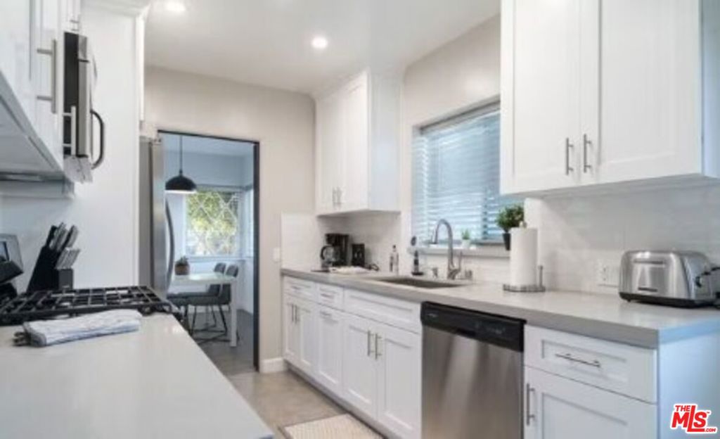 13223 Moorpark Street, Sherman Oaks, CA 91423