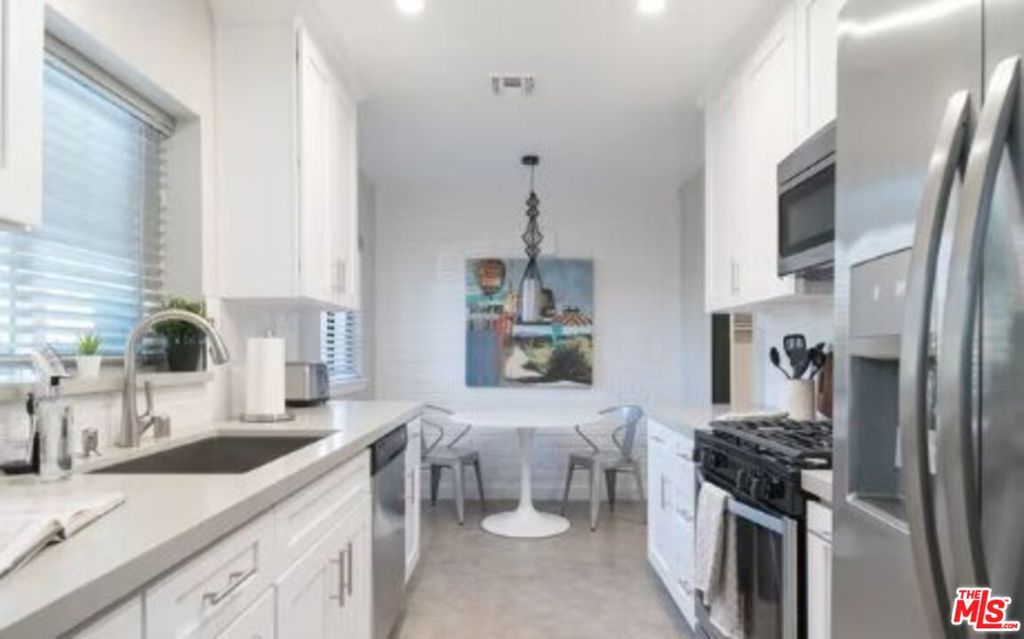 13223 Moorpark Street, Sherman Oaks, CA 91423