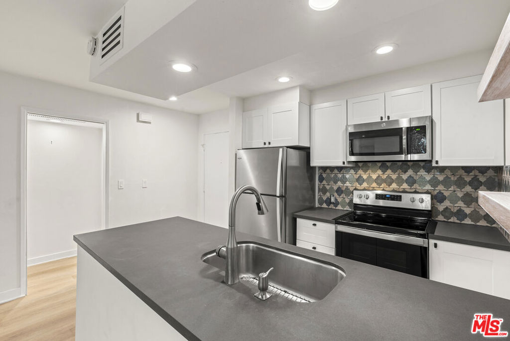 750 N Kings Road, #111, West Hollywood, CA 90069 750 N Kings Road, #111, West Hollywood, CA 90069