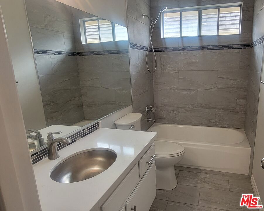 8740 Dartford Place, Inglewood, CA 90305
