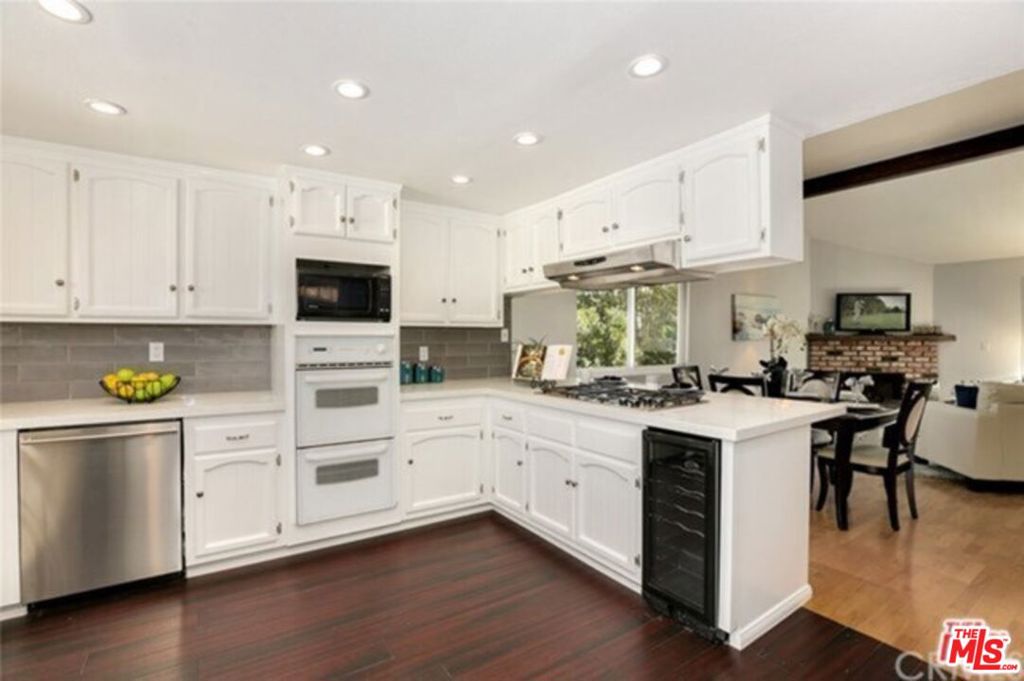 710 N GUADALUPE Avenue, #6, Redondo Beach, CA 90277 710 N GUADALUPE Avenue, #6, Redondo Beach, CA 90277