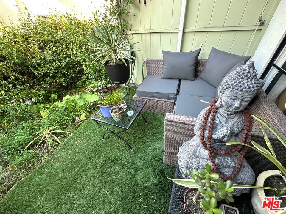 1962 N Kenmore Avenue, Los Angeles, CA 90027