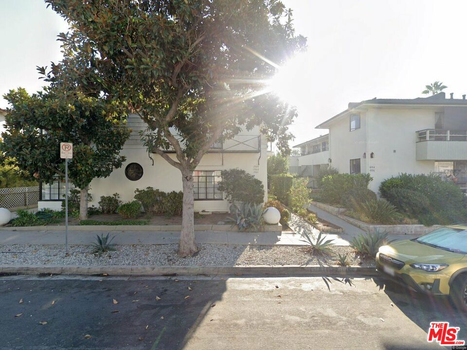 1962 N Kenmore Avenue, Los Angeles, CA 90027
