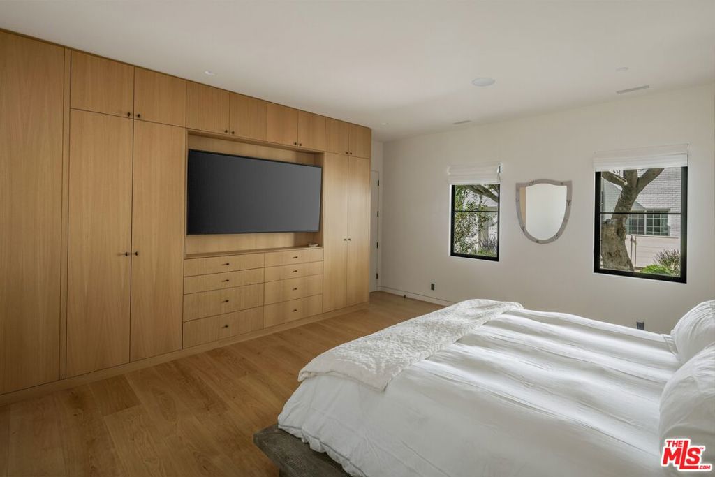 5170 W 2nd Street, Los Angeles, CA 90004