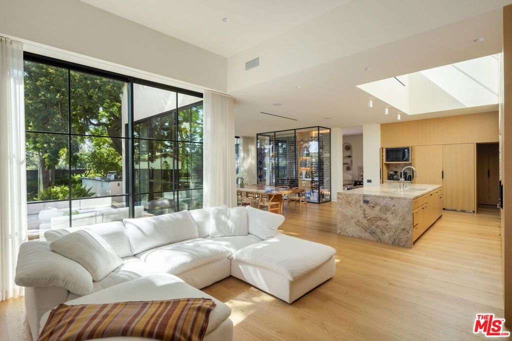 5170 W 2nd Street, Los Angeles, CA 90004