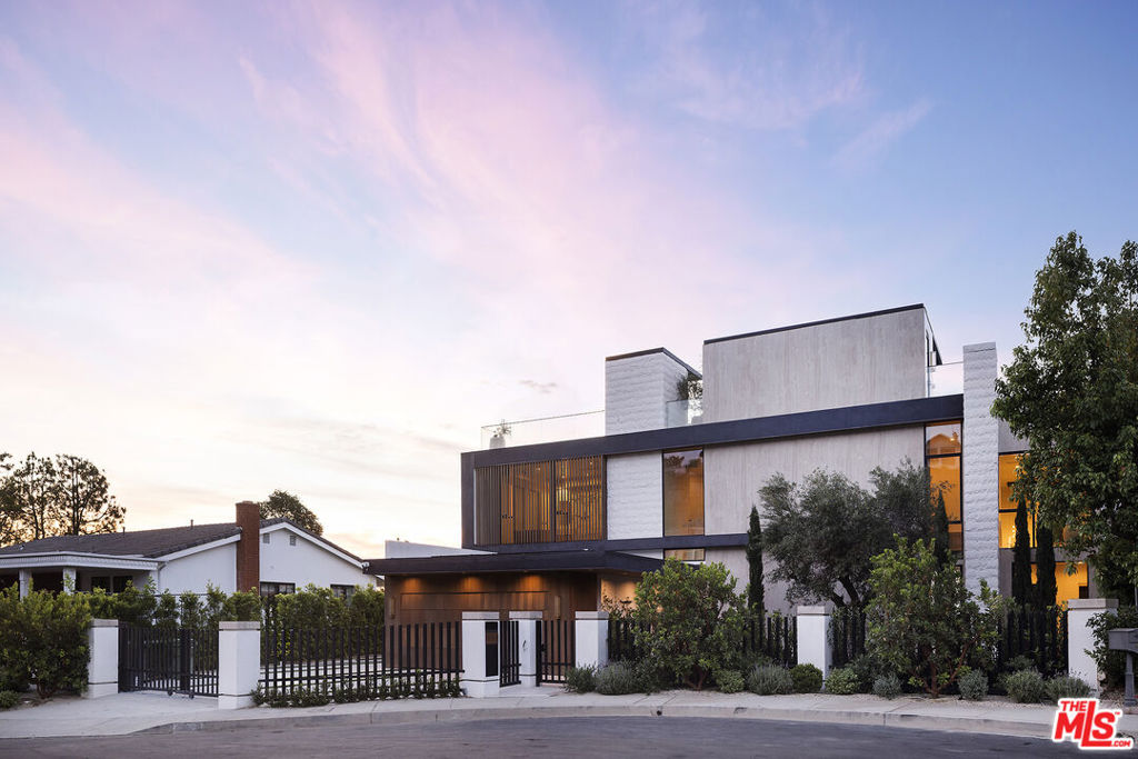 10850 Portofino Place, Los Angeles, CA 90077