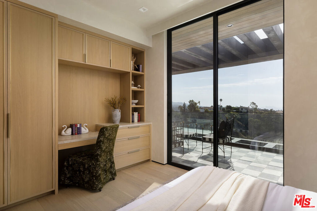 10850 Portofino Place, Los Angeles, CA 90077